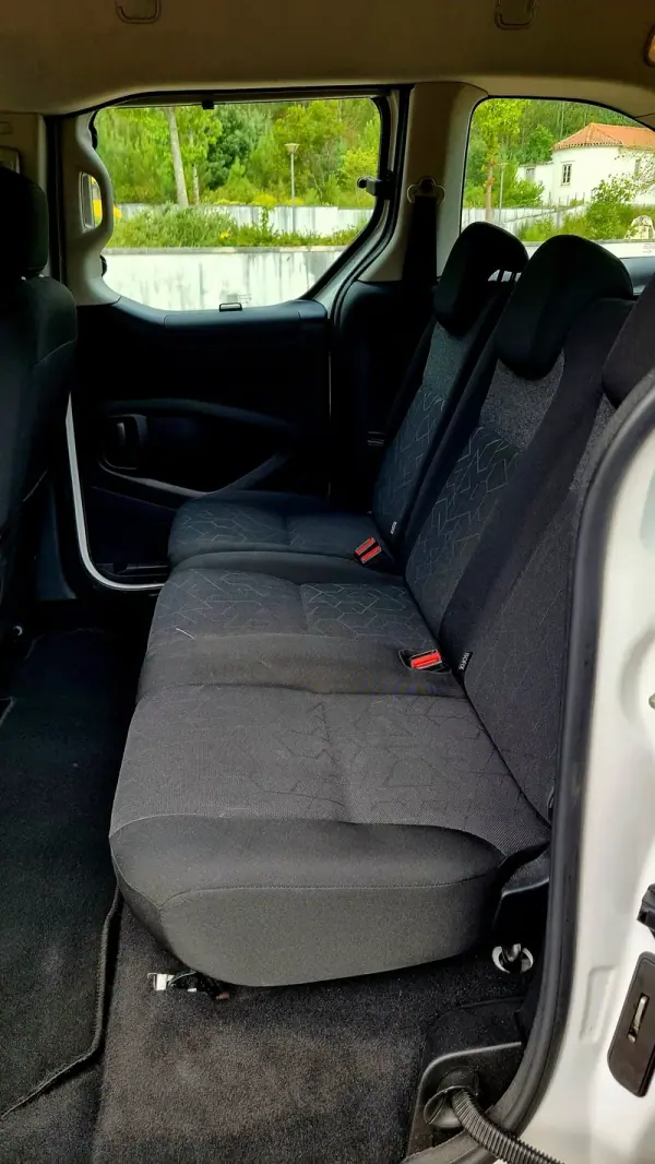 Peugeot Partner 2018 - 14900 EUR, 160000 km - AUTO.MOTO.pt - 160000km - foto 12 de 23