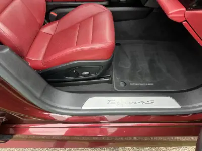Porsche Taycan 2020 - 49900 EUR, 100000 km - AUTO.MOTO.pt - 100000km - foto 58 de 61
