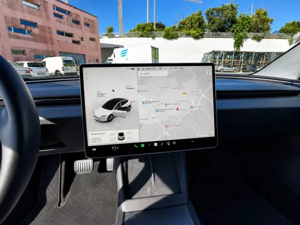 Tesla Model 3 2024 - 29900 EUR, 36500 km - AUTO.MOTO.pt - 36500km - foto 10 de 14