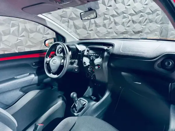 Toyota Aygo 2019 - 10750 EUR, 126299 km - AUTO.MOTO.pt - 126299km - foto 22 de 35