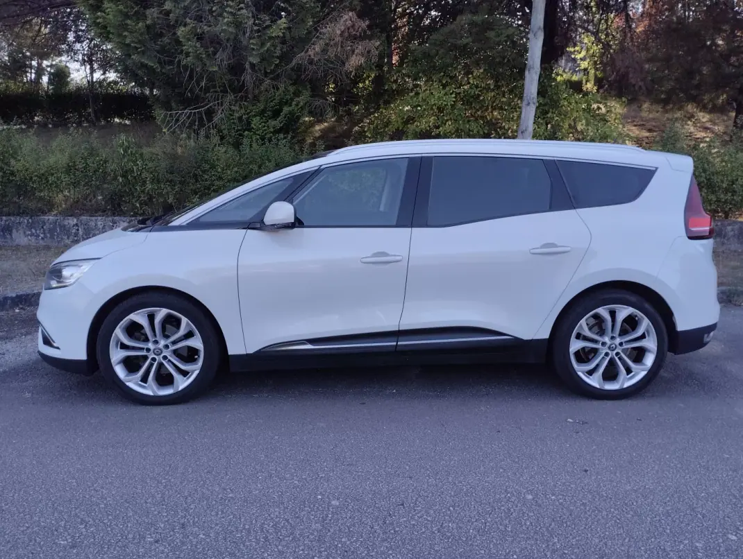 Renault Grand Scénic 2017 - 13750 EUR, 200000 km - 200000km - foto 4 de 27