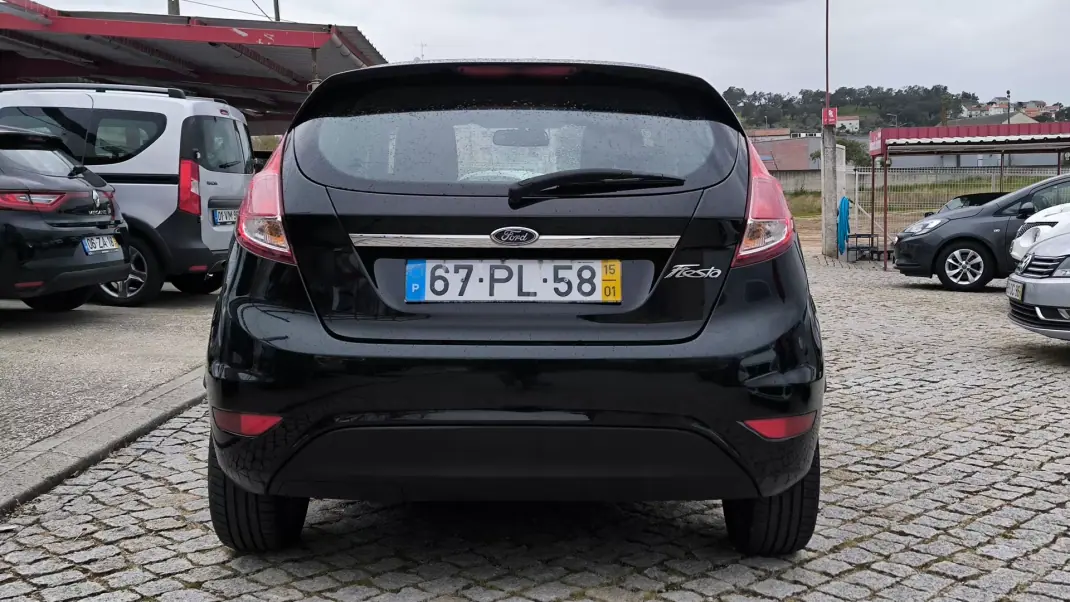 Ford Fiesta 2015 - 8450 EUR, 136200 km - AUTO.MOTO.pt - 136200km - foto 6 de 9