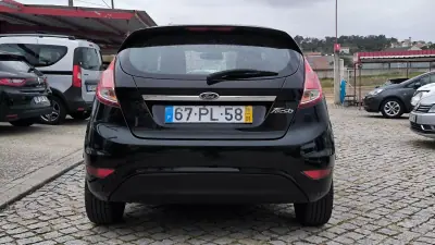 Ford Fiesta 2015 - 8450 EUR, 136200 km - AUTO.MOTO.pt - 136200km - foto 6 de 9