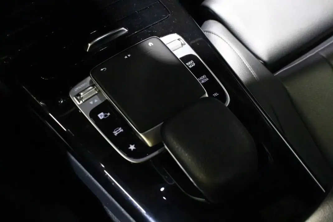 Mercedes-Benz A 250 2020 - 23890 EUR, 109000 km - AUTO.MOTO.pt - 109000km - foto 27 de 29