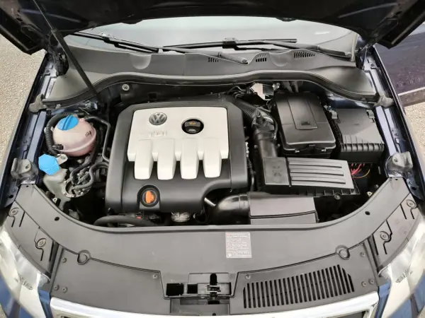 Volkswagen Passat Variant 2006 - 4950 EUR, 196789 km - AUTO.MOTO.pt - 196789km - foto 47 de 50