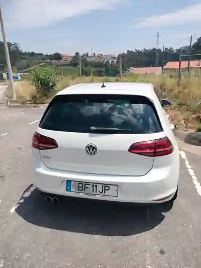 Volkswagen Golf 2013 - 14000 EUR, 212600 km - AUTO.MOTO.pt - 212600km - foto 3 de 9