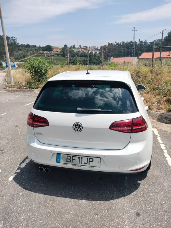 Volkswagen Golf 2013 - 14000 EUR, 212600 km - AUTO.MOTO.pt - 212600km - foto 3 de 9
