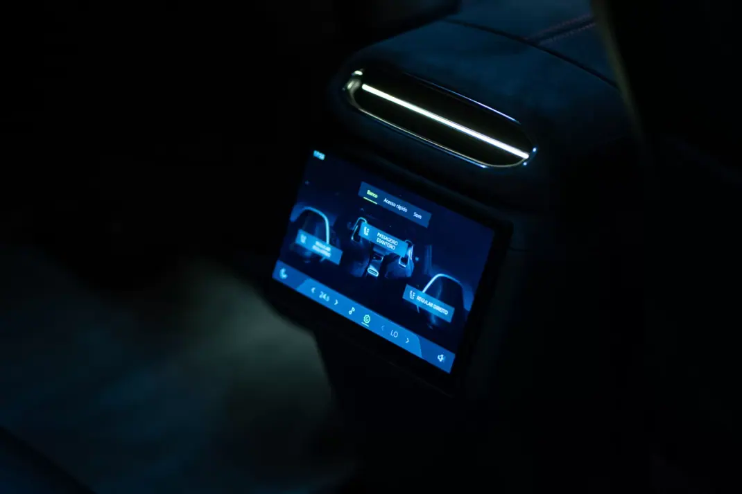 Lotus Eletre 2023 - 110000 EUR, 34626 km - AUTO.MOTO.pt - 34626km - foto 30 de 32