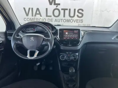 Peugeot 208 2017 - 8500 EUR, 165000 km - AUTO.MOTO.pt - 165000km - foto 10 de 10