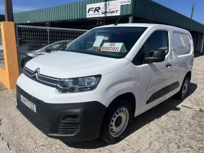 Citroën Berlingo 2022 - 13800 EUR, 118170 km - AUTO.MOTO.pt - 118170km - foto 3 de 12