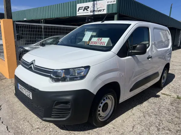 Citroën Berlingo 2022 - 13800 EUR, 118170 km - AUTO.MOTO.pt - 118170km - foto 3 de 12