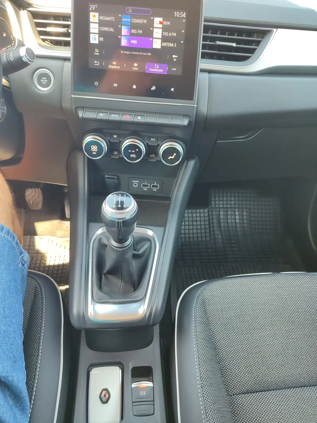 Renault Captur 2020 - 15000 EUR, 30000 km - AUTO.MOTO.pt - 30000km - foto 10 de 14