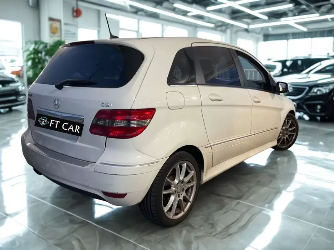 Mercedes-Benz B 180 2009 - 7990 EUR, 290000 km - AUTO.MOTO.pt - 290000km - foto 2 de 6