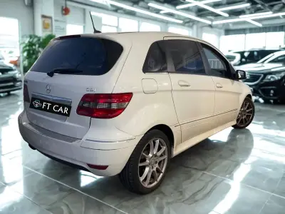 Mercedes-Benz B 180 2009 - 7990 EUR, 290000 km - AUTO.MOTO.pt - 290000km - foto 2 de 6