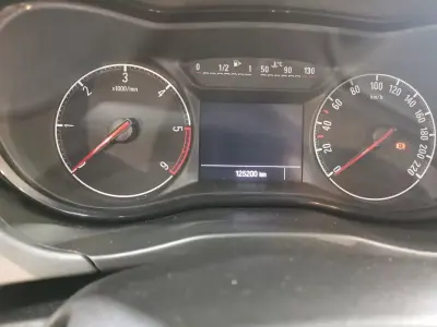 Opel Corsa 2018 - 11900 EUR, 125200 km - AUTO.MOTO.pt - 125200km - foto 3 de 8