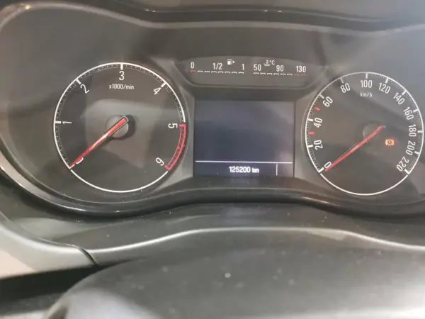 Opel Corsa 2018 - 11900 EUR, 125200 km - AUTO.MOTO.pt - 125200km - foto 3 de 8