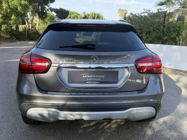Mercedes-Benz GLA 180 2017 - 20999 EUR, 80000 km - AUTO.MOTO.pt - 80000km - foto 15 de 22