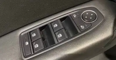 Renault Captur 2023 - 18990 EUR, 27990 km - AUTO.MOTO.pt - 27990km - foto 9 de 13