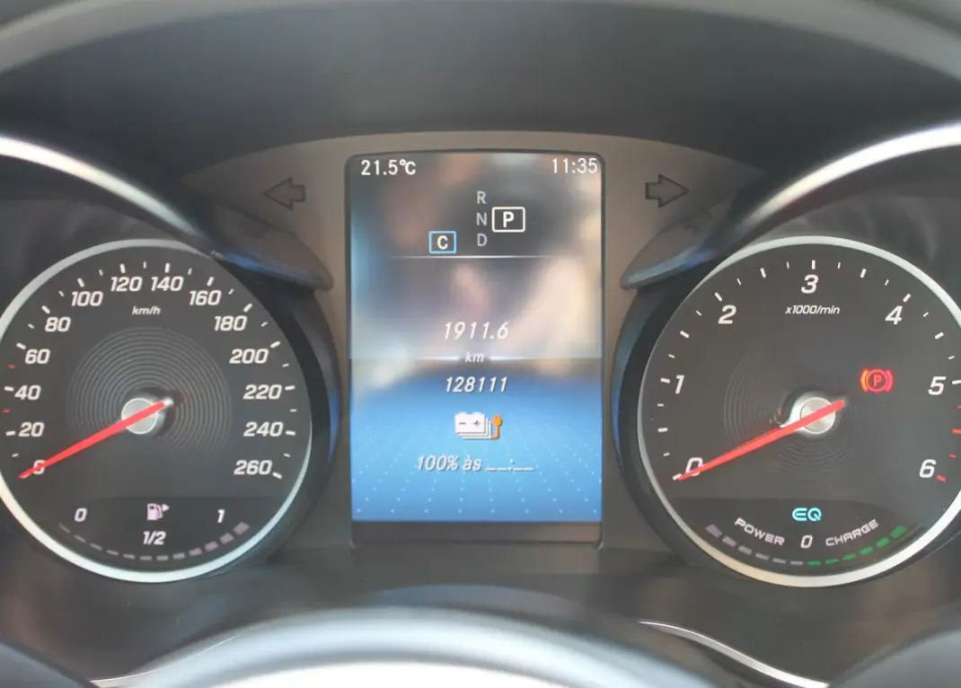 Mercedes-Benz C 300 2020 - 28990 EUR, 128000 km - AUTO.MOTO.pt - 128000km - foto 34 de 36
