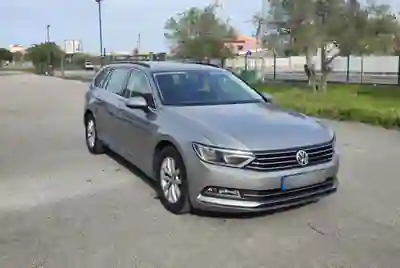 Volkswagen Passat Variant 2015 - 13750 EUR, 203000 km - AUTO.MOTO.pt - 203000km - foto 2 de 18