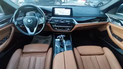 BMW 520 2018 - 29990 EUR, 130000 km - AUTO.MOTO.pt - 130000km - foto 28 de 43