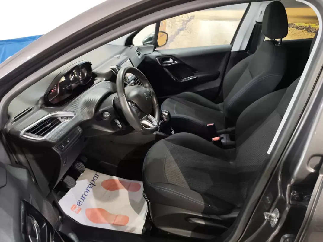 Peugeot 208 2019 - 10300 EUR, 58000 km - AUTO.MOTO.pt - 58000km - foto 10 de 25