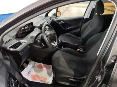 Peugeot 208 2019 - 10300 EUR, 58000 km - AUTO.MOTO.pt - 58000km - foto 10 de 25