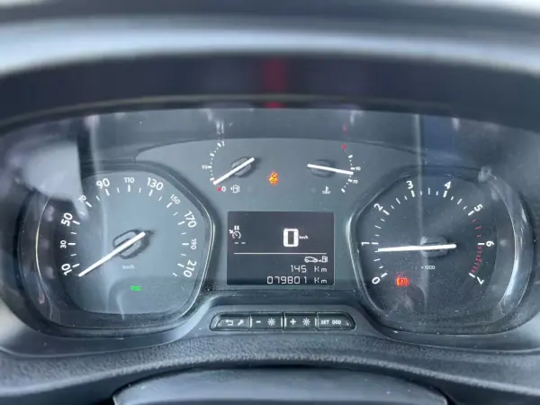 Peugeot Expert 2022 - 21500 EUR, 79807 km - AUTO.MOTO.pt - 79807km - foto 10 de 15