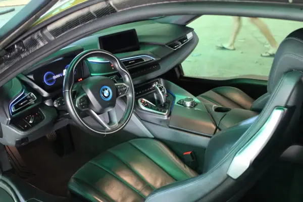 BMW i8 2016 - 62000 EUR, 97000 km - AUTO.MOTO.pt - 97000km - foto 8 de 8