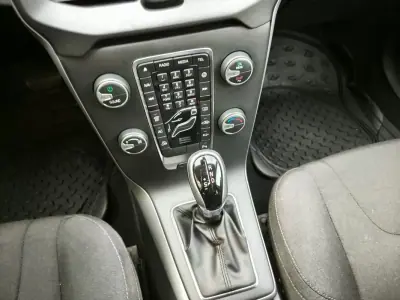 Volvo V40 Cross Country 2017 - 18500 EUR, 100000 km - AUTO.MOTO.pt - 100000km - foto 29 de 34