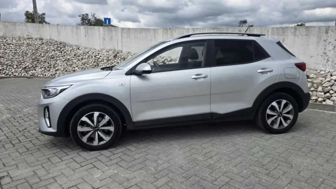 Kia Stonic 2023 - 17450 EUR, 27500 km - AUTO.MOTO.pt - 27500km - foto 6 de 18