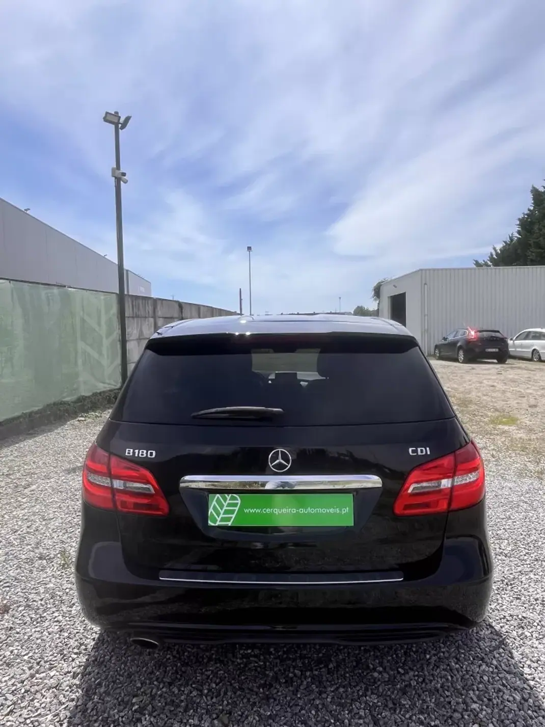 Mercedes-Benz B 180 2011 - 9990 EUR, 323900 km - AUTO.MOTO.pt - 323900km - foto 5 de 18