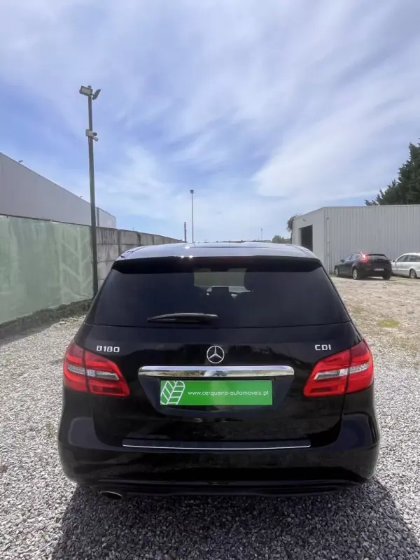 Mercedes-Benz B 180 2011 - 9990 EUR, 323900 km - AUTO.MOTO.pt - 323900km - foto 5 de 18