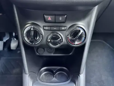Peugeot 208 2018 - 11900 EUR, 123326 km - AUTO.MOTO.pt - 123326km - foto 18 de 25
