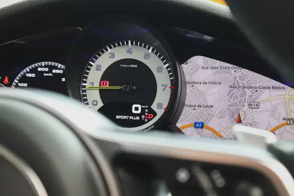 Porsche Panamera Sport Turismo 2019 - 67480 EUR, 97640 km - AUTO.MOTO.pt - 97640km - foto 39 de 71