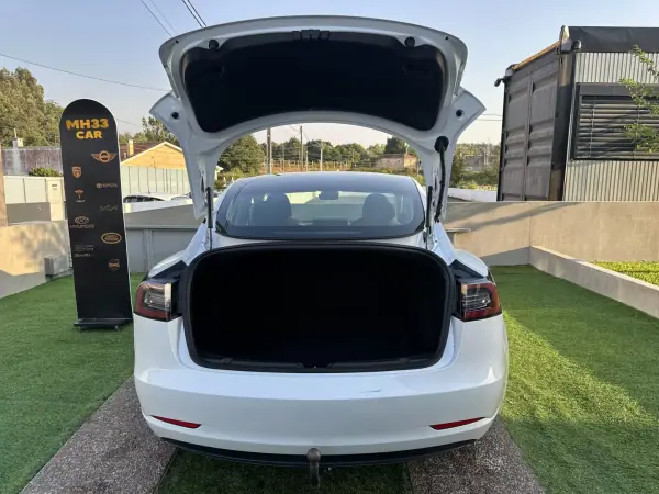 Tesla Model 3 2019 - 24900 EUR, 170000 km - 170000km - foto 17 de 49