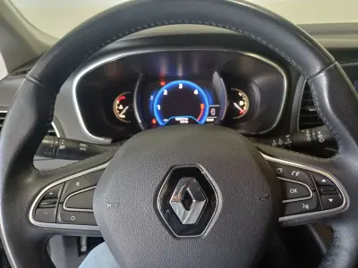 Renault Mégane 2016 - 16190 EUR, 93255 km - AUTO.MOTO.pt - 93255km - foto 5 de 11