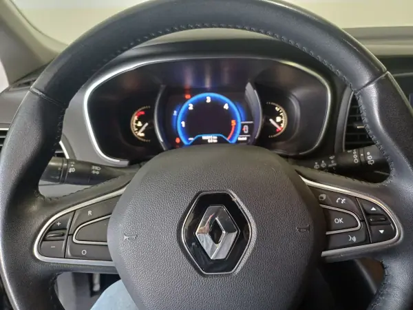 Renault Mégane 2016 - 16190 EUR, 93255 km - AUTO.MOTO.pt - 93255km - foto 5 de 11
