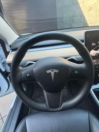 Tesla Model 3 2019 - 22900 EUR, 117000 km - AUTO.MOTO.pt - 117000km - foto 11 de 27
