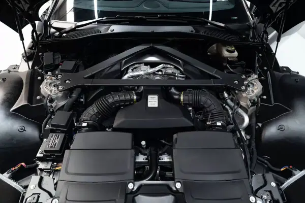 Aston Martin V8 Vantage Coupe 2019 - 144950 EUR, 31000 km - 31000km - foto 8 de 45