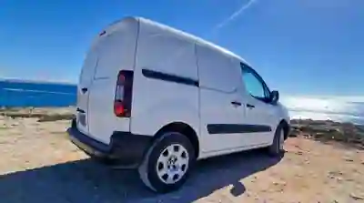 Peugeot e-Partner 2018 - 7950 EUR, 69000 km - 69000km - foto 4 de 7