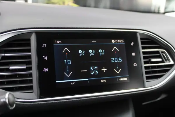 Peugeot 308 SW 2019 - 11990 EUR, 159000 km - AUTO.MOTO.pt - 159000km - foto 10 de 33