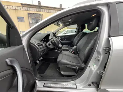 Renault Mégane Sport Tourer 2014 - 7750 EUR, 250000 km - AUTO.MOTO.pt - 250000km - foto 23 de 47