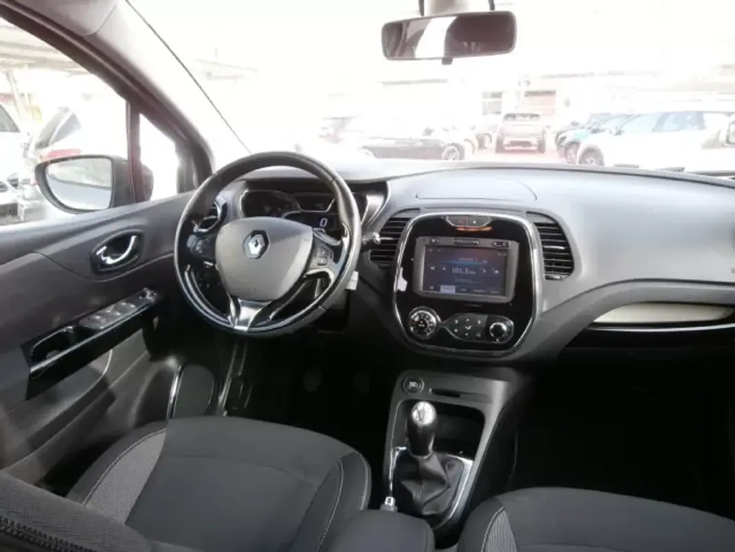 Renault Captur 2014 - 12900 EUR, 155622 km - AUTO.MOTO.pt - 155622km - foto 11 de 30
