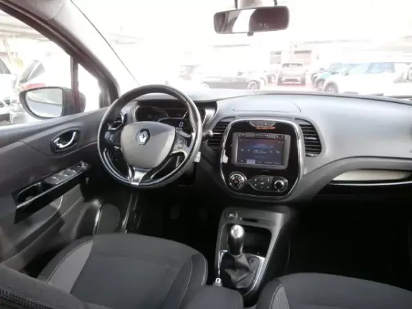 Renault Captur 2014 - 12900 EUR, 155622 km - AUTO.MOTO.pt - 155622km - foto 11 de 30