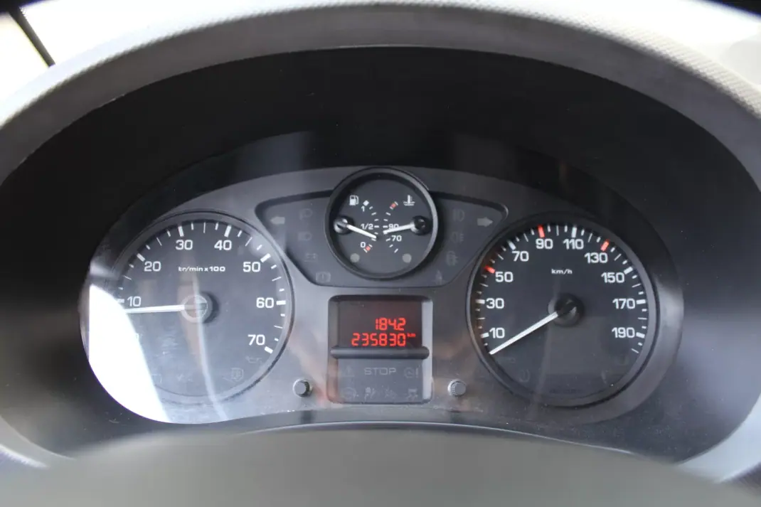 Peugeot Partner 1.6 Blue-HDi Confort L1 2018 - 10000 EUR, 235830 km - AUTO.MOTO.pt - 235830km - foto 17 de 17