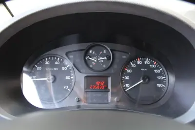 Peugeot Partner 1.6 Blue-HDi Confort L1 2018 - 10000 EUR, 235830 km - AUTO.MOTO.pt - 235830km - foto 17 de 17