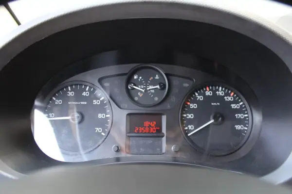 Peugeot Partner 1.6 Blue-HDi Confort L1 2018 - 10000 EUR, 235830 km - AUTO.MOTO.pt - 235830km - foto 17 de 17