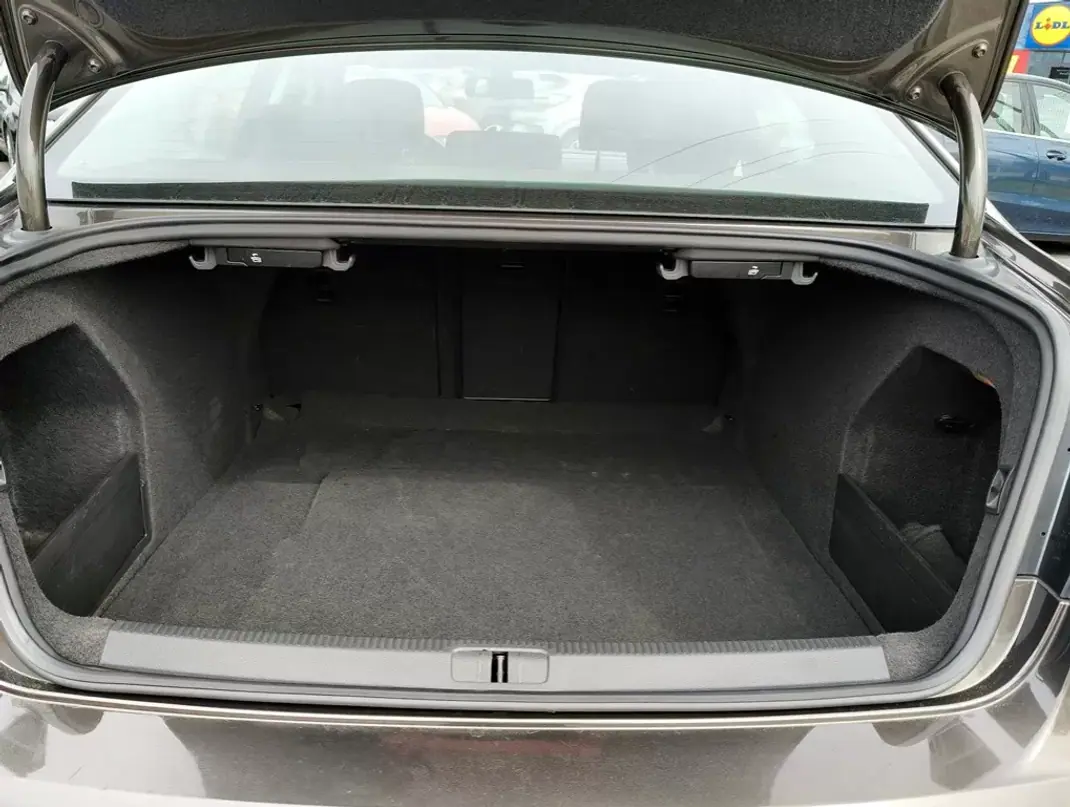 Volkswagen Passat 2012 - 8490 EUR, 296803 km - AUTO.MOTO.pt - 296803km - foto 5 de 27