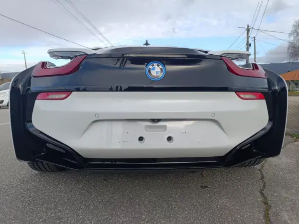 BMW i8 2016 - 71000 EUR, 140000 km - AUTO.MOTO.pt - 140000km - foto 12 de 25
